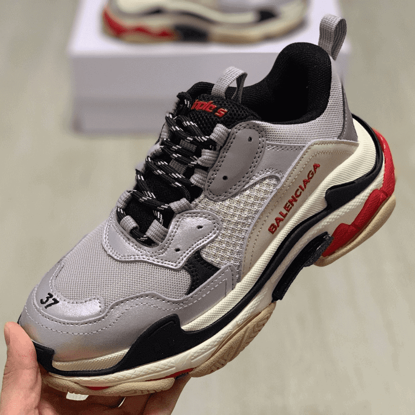Ba*len*cia*ga triple s trainers