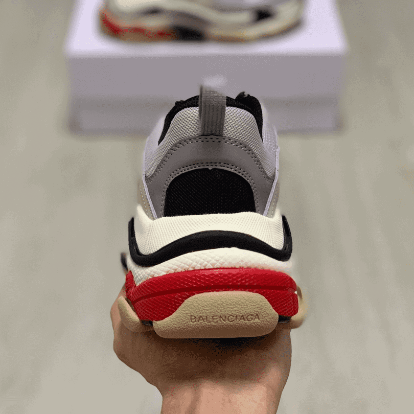 Ba*len*cia*ga triple s trainers