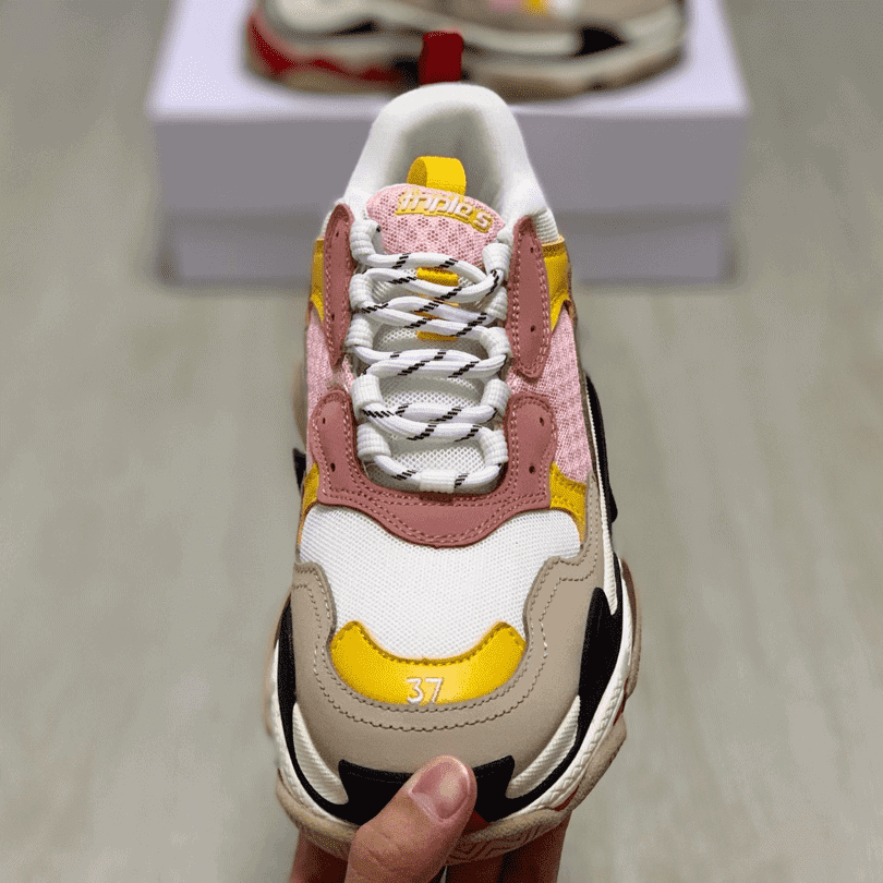Ba*len*cia*ga triple s trainers