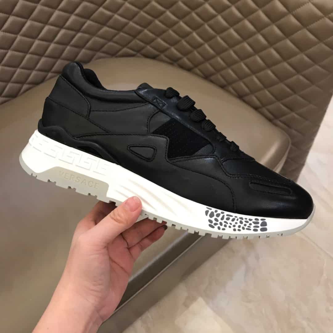 VERSACE BLACK RUNNER SNEAKERS - VS18