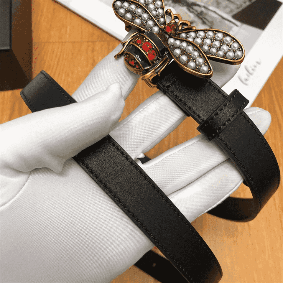 G*u*i bee buckle belt