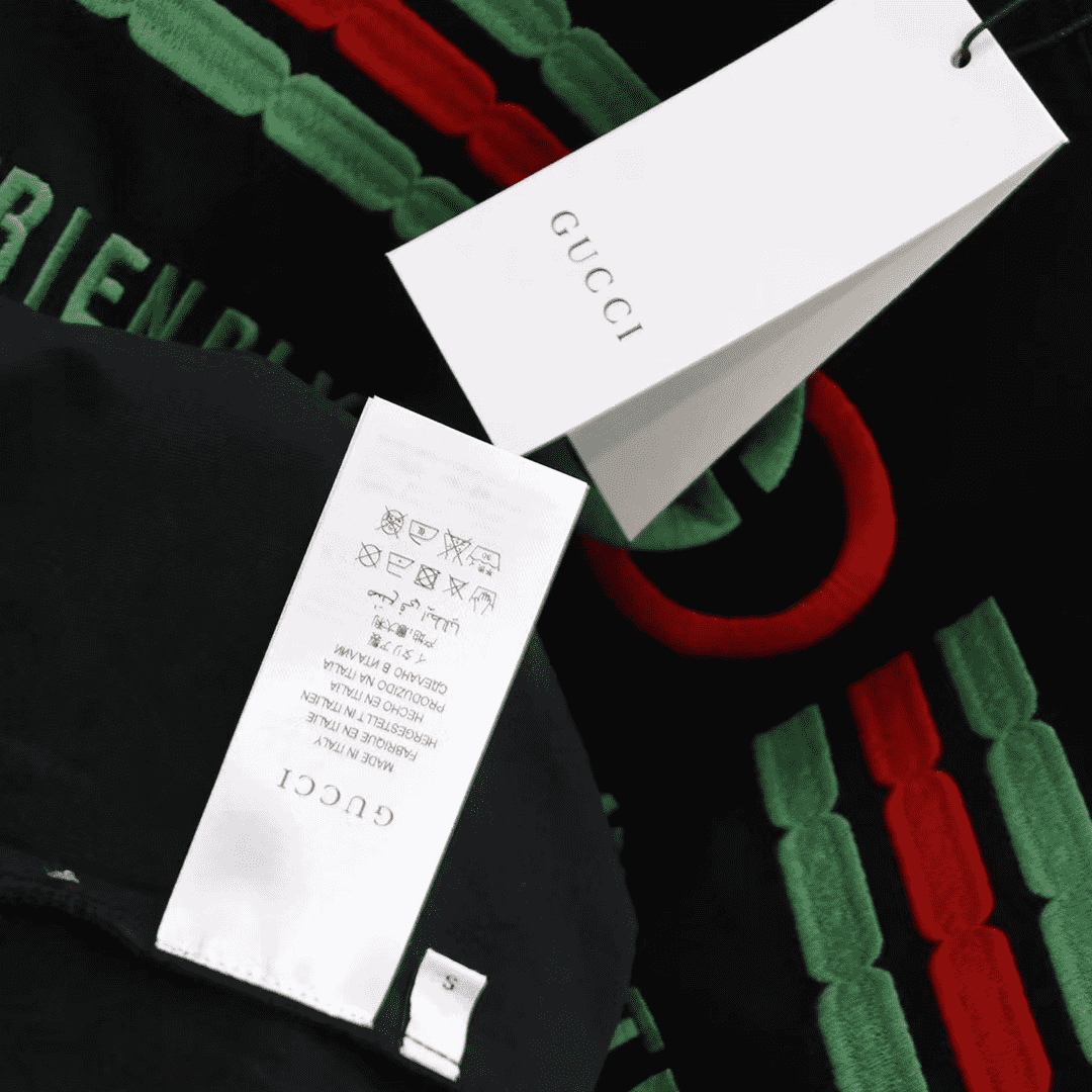 G*u*i friendly with monsters tshirt - gc91