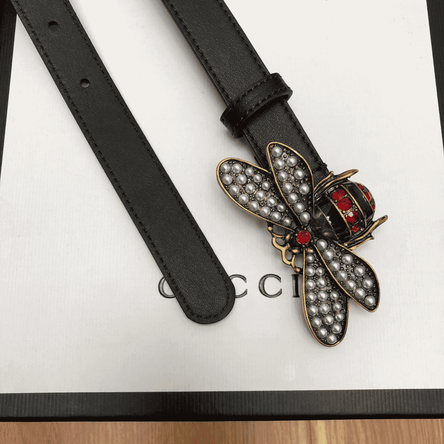 G*u*i bee buckle belt