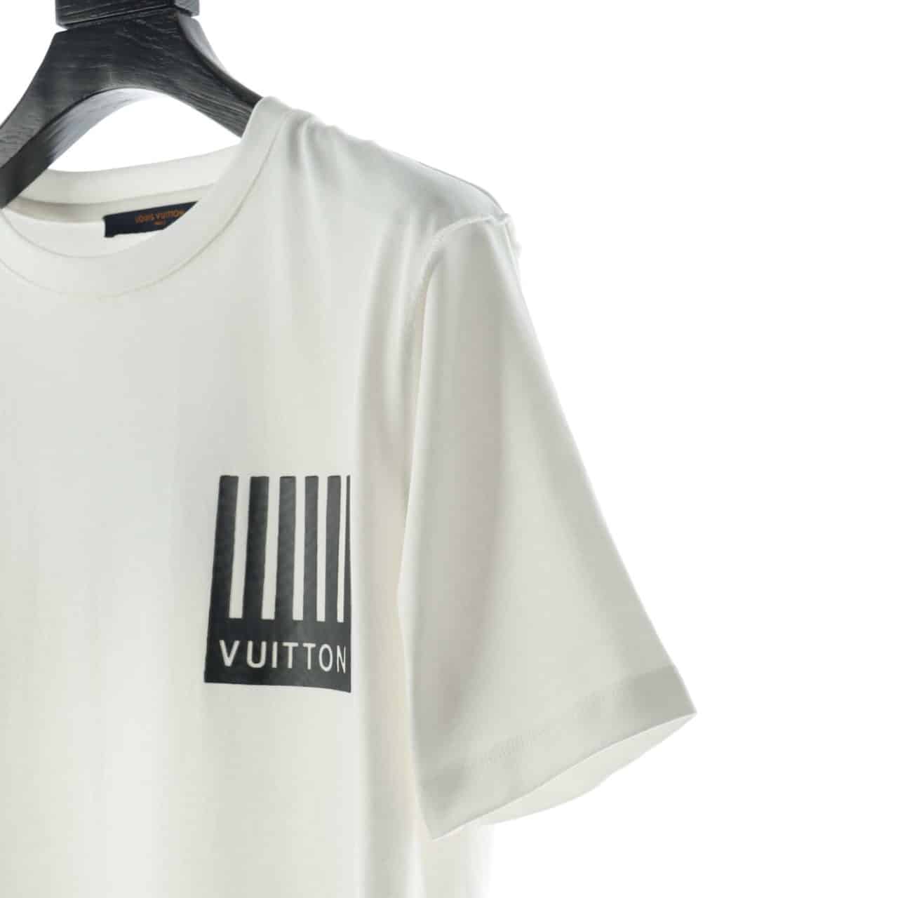 l0*is V*t0n red and blue logo badge