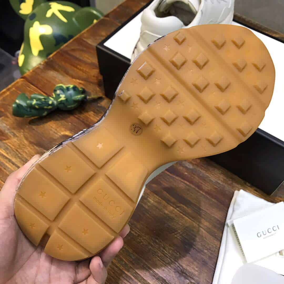 G*u*i rhyton leather sneaker with tigers