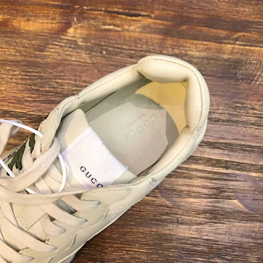 G*u*i rhyton sneaker with strawberry