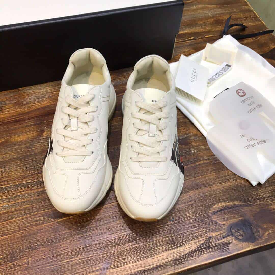 G*u*i rhyton leather sneaker with tigers