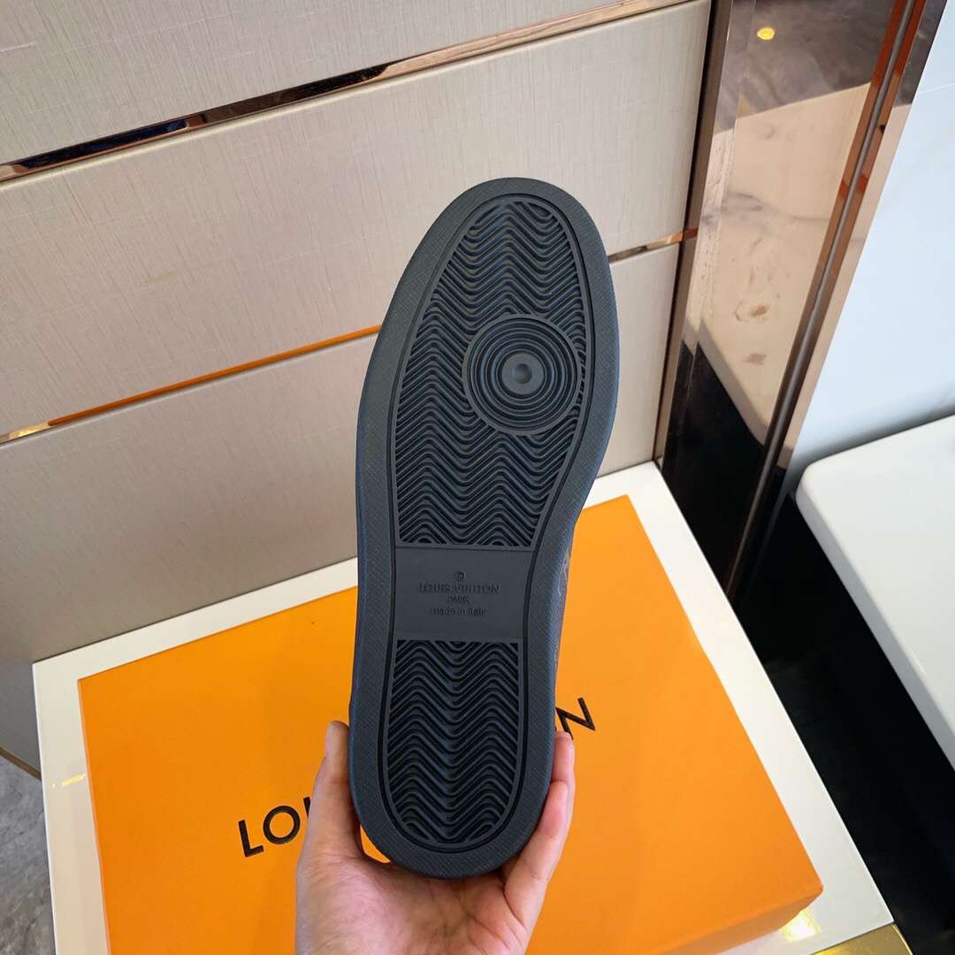 l0*is V*t0n monogram high top sneaker lv053