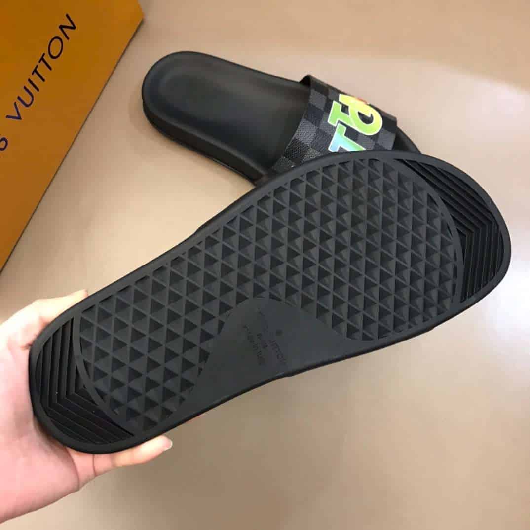 l0*is V*t0n sandal and slide