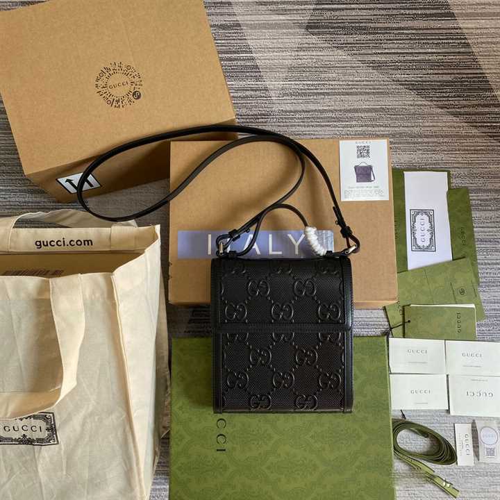 GG EMBOSSED MESSENGER BAG BLACK GG EMBOSSED LEATHER COTTON LINEN LINING - GBC07