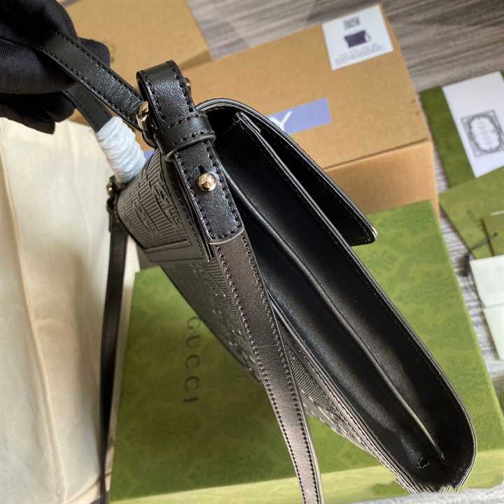 GG EMBOSSED MESSENGER BAG BLACK GG EMBOSSED LEATHER COTTON LINEN LINING - GBC07