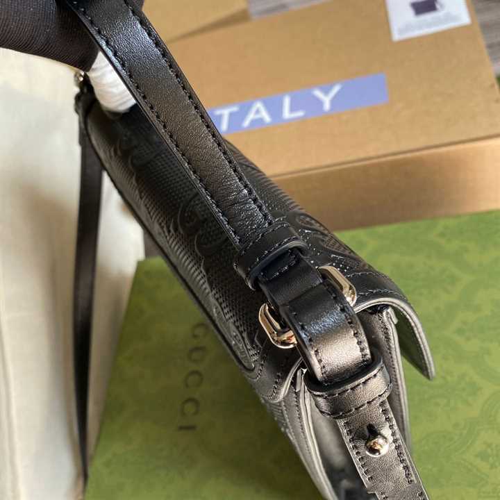 GG EMBOSSED MESSENGER BAG BLACK GG EMBOSSED LEATHER COTTON LINEN LINING - GBC07