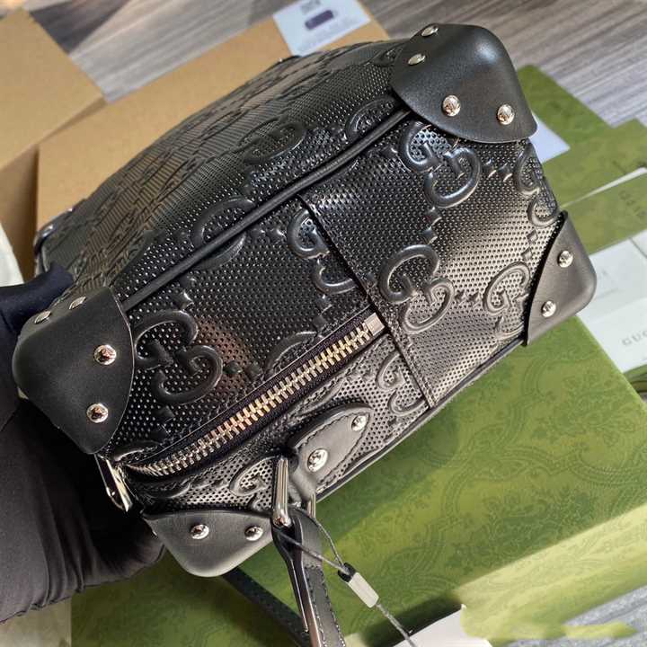 GG EMBOSSED SHOULDER BAG IN BLACK LEATHER - GBC06