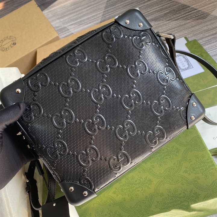 GG EMBOSSED SHOULDER BAG IN BLACK LEATHER - GBC06