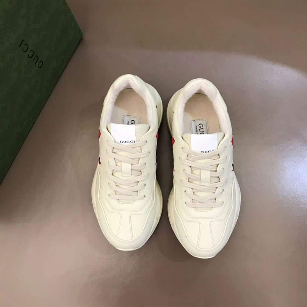 G*u*i rhyton sneakers with star - gc060