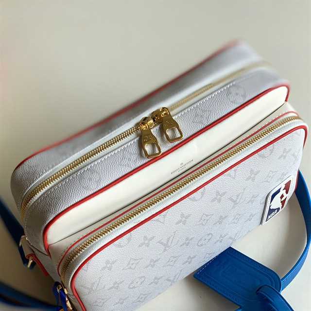 l0*is V*t0n trio messenger bag m69443