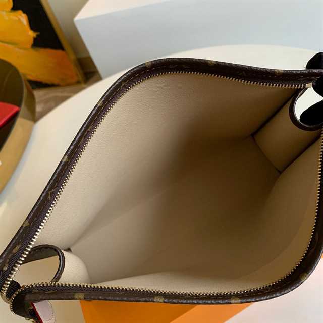l0*is V*t0n toiletry pouch 26 epi monogram canvas m47542