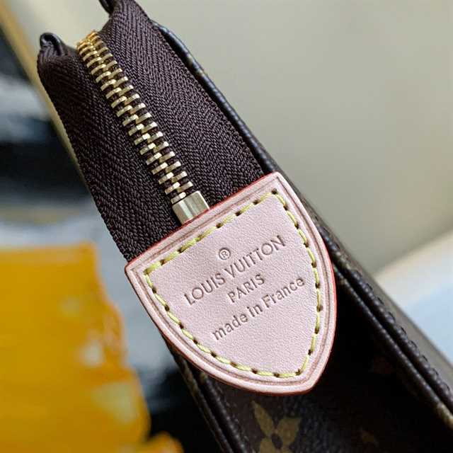 l0*is V*t0n toiletry pouch 26 epi monogram canvas m47542