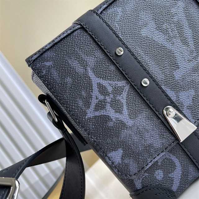 l0*is V*t0n trunk messenger monogram canvas m57271