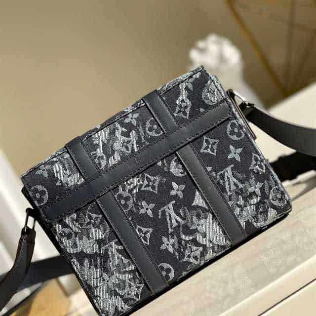 l0*is V*t0n trunk messenger monogram canvas m57282
