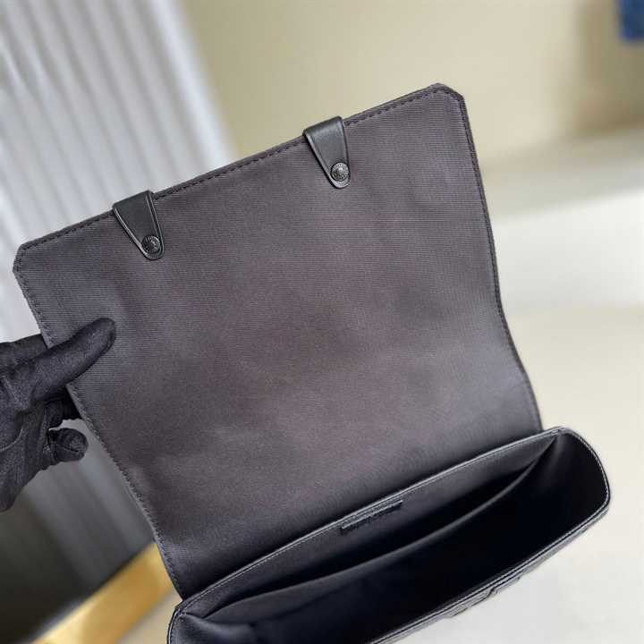 l0*is V*t0n trunk messenger bag taurillon monogram leather m57726