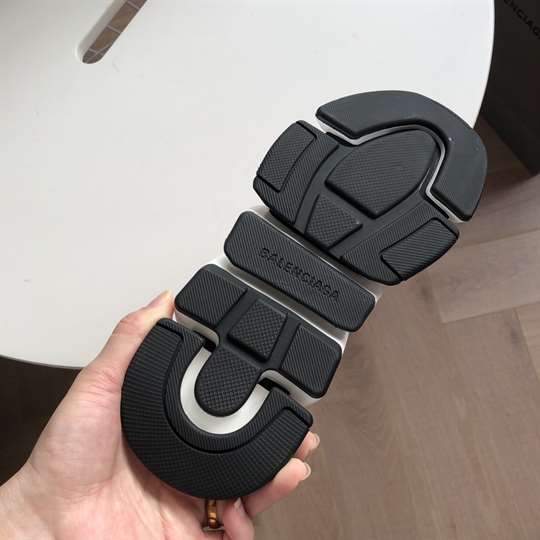 Ba*len*cia*ga speed 2.0 sneaker in pink- bb146