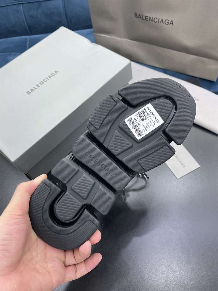 Ba*len*cia*ga men's speed 2.0 lace-up sneaker in black - bb155