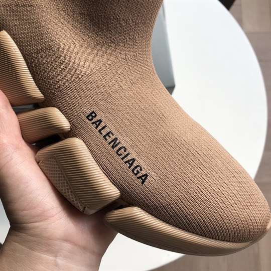 Ba*len*cia*ga men's speed 2.0 sneaker in begie - bb141