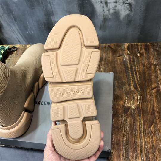 Ba*len*cia*ga men's speed 2.0 sneaker in beige - bb153