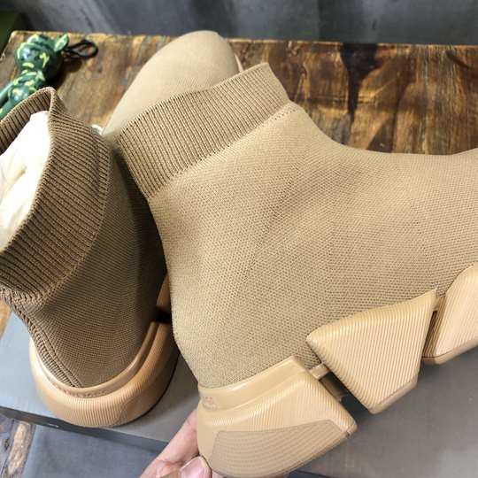 Ba*len*cia*ga men's speed 2.0 sneaker in beige - bb153