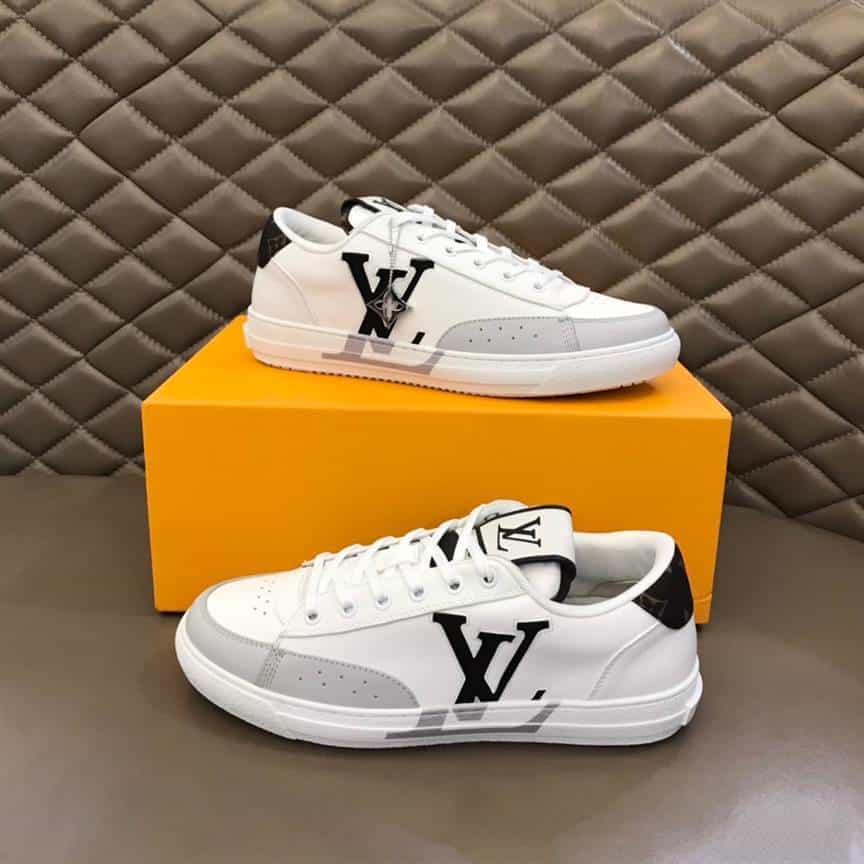l0*is V*t0n limited edition charlie low-top sneakers - lsvt278