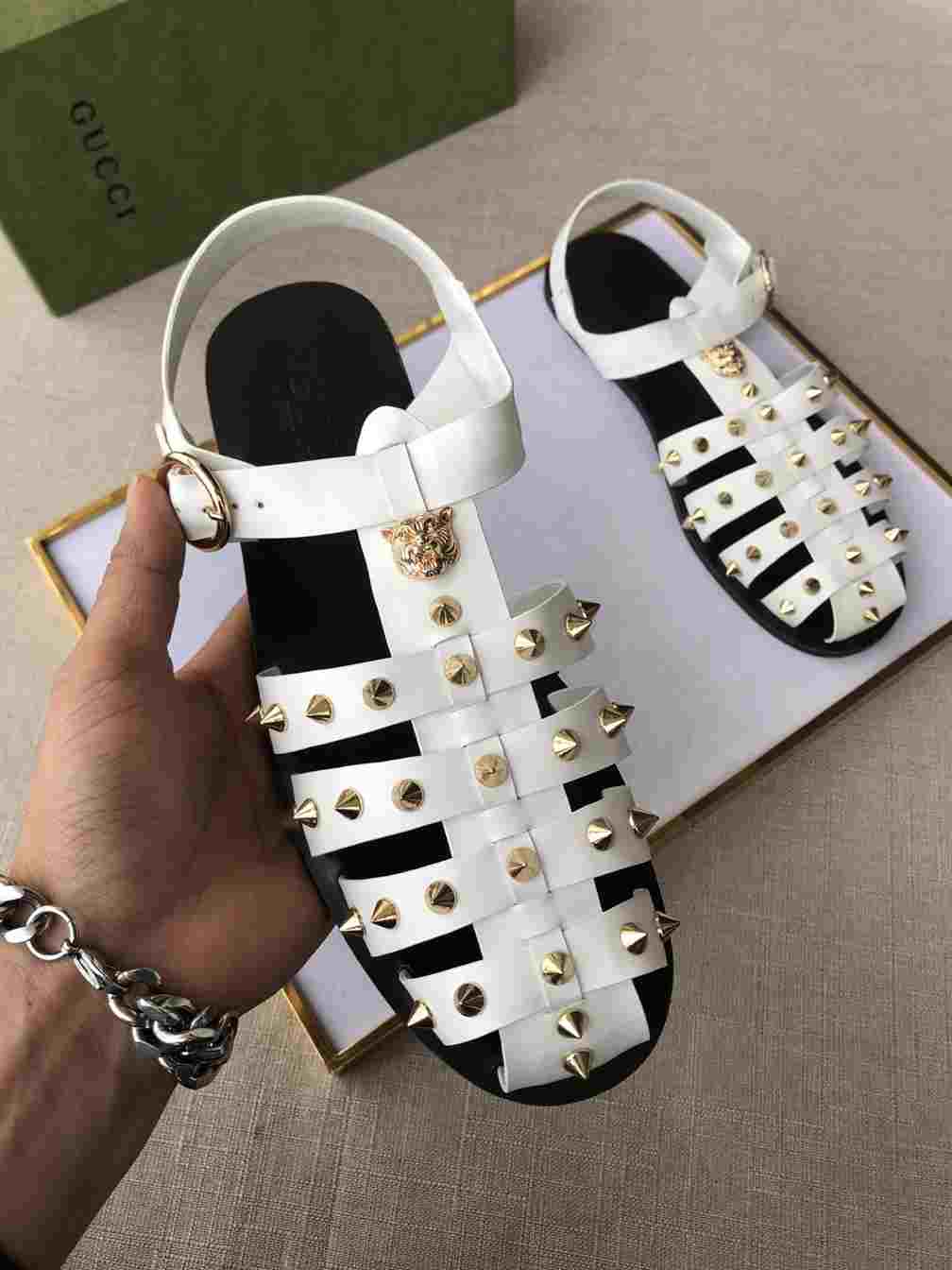 G*u*i sandal with double g - sdg003