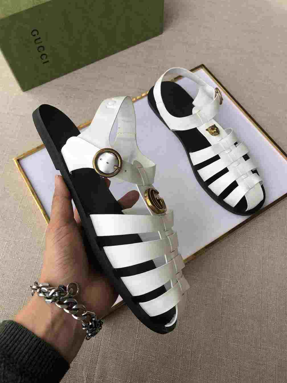 G*u*i sandal with double g - sdg008