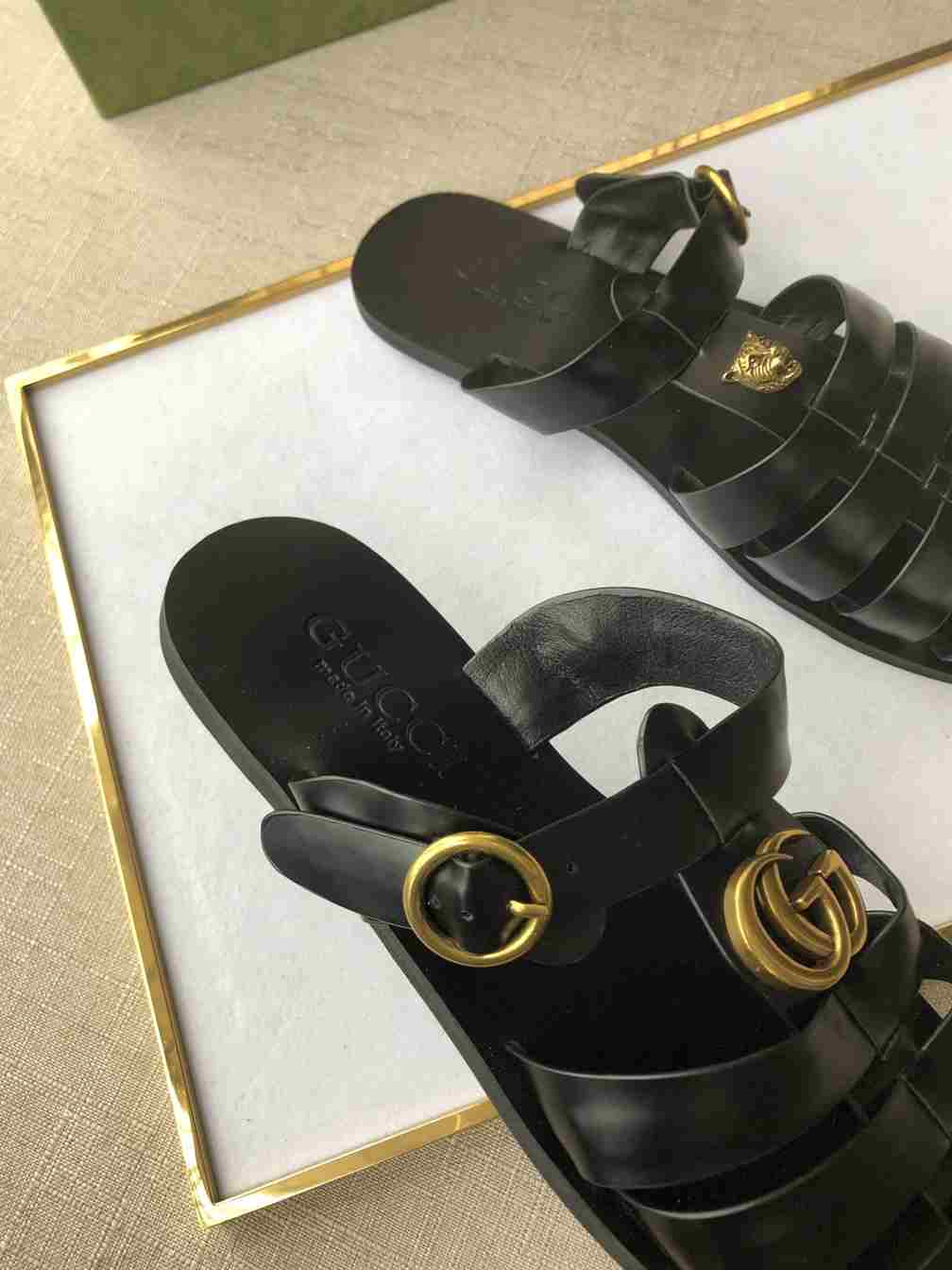 G*u*i sandal with double g - sdg009