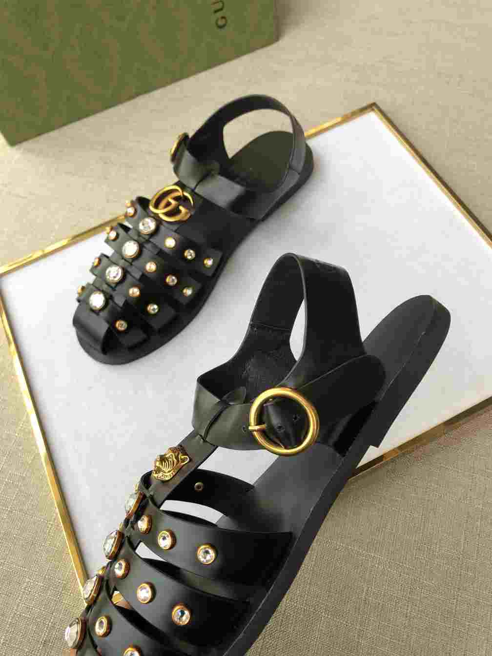 G*u*i sandal with double g - sdg002