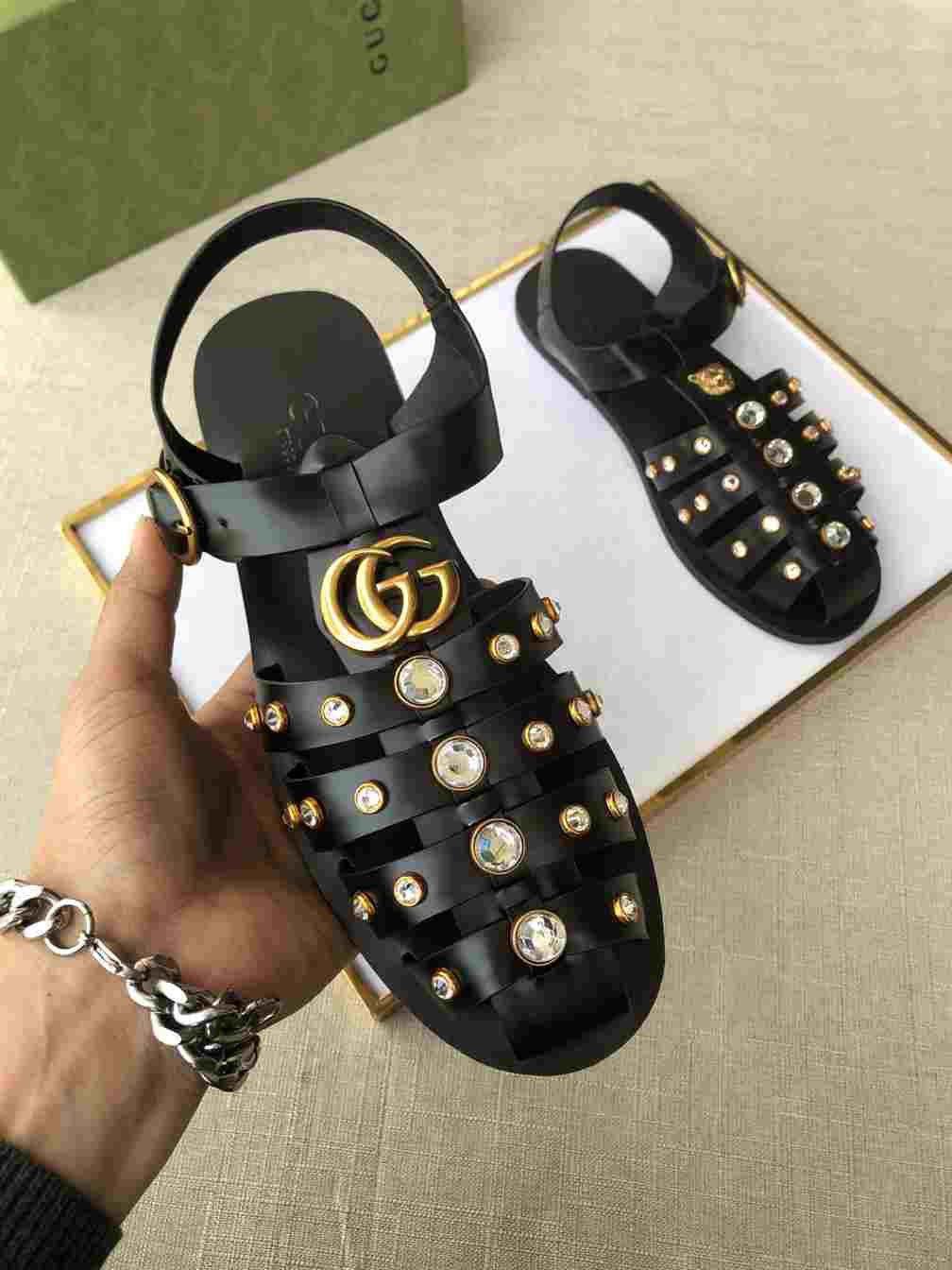 G*u*i sandal with double g - sdg002