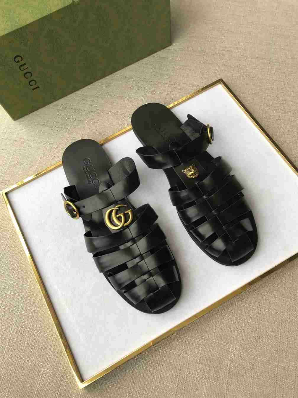 G*u*i sandal with double g - sdg009