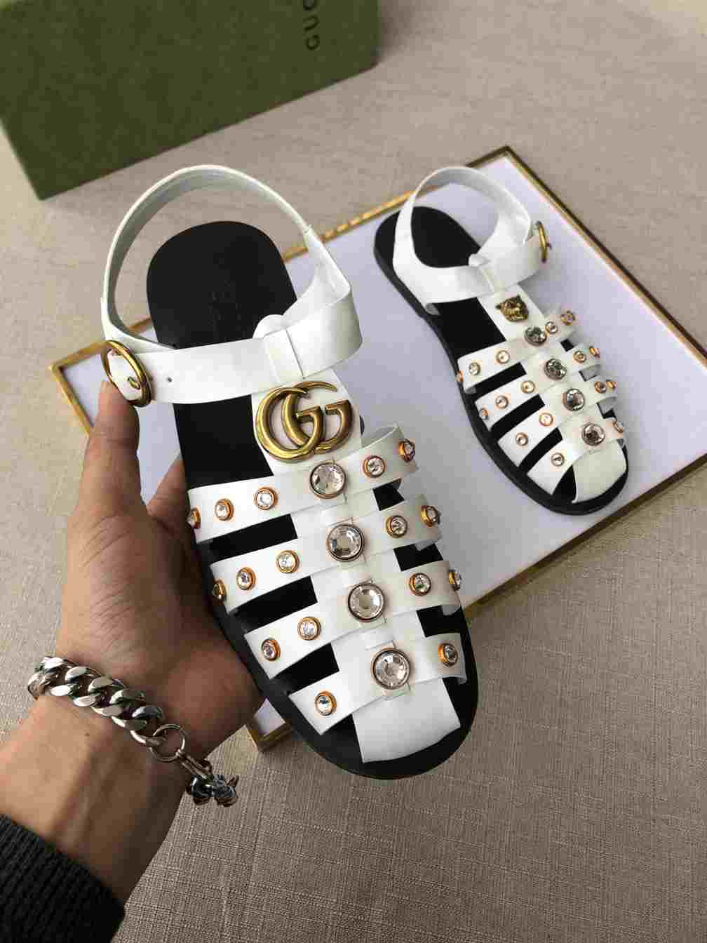 G*u*i sandal with double g - sdg001