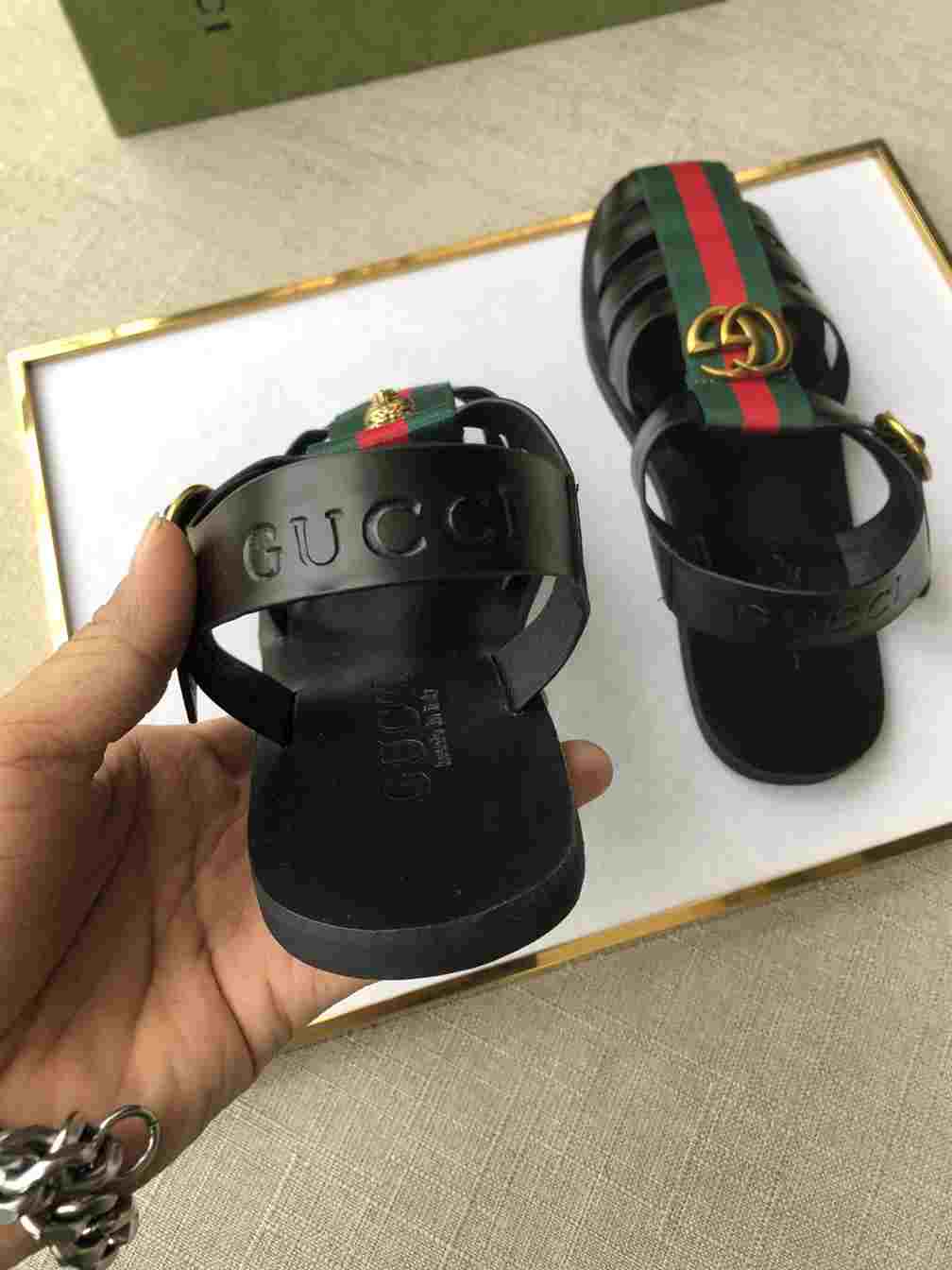 G*u*i sandal with double g - sdg010