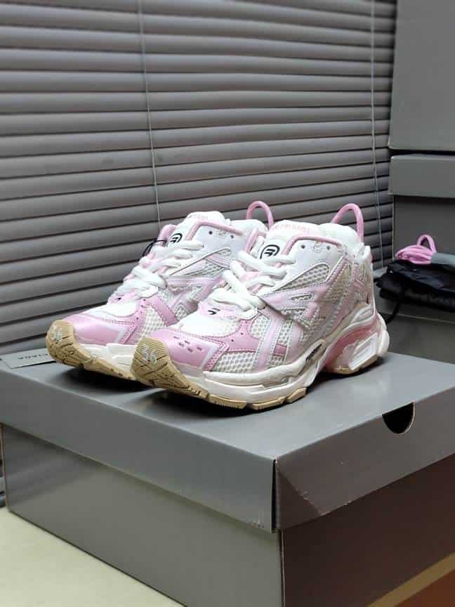 Ba*len*cia*ga men's runner sneaker - bb177