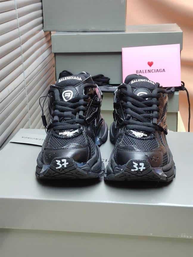 Ba*len*cia*ga men's runner sneaker - bb178