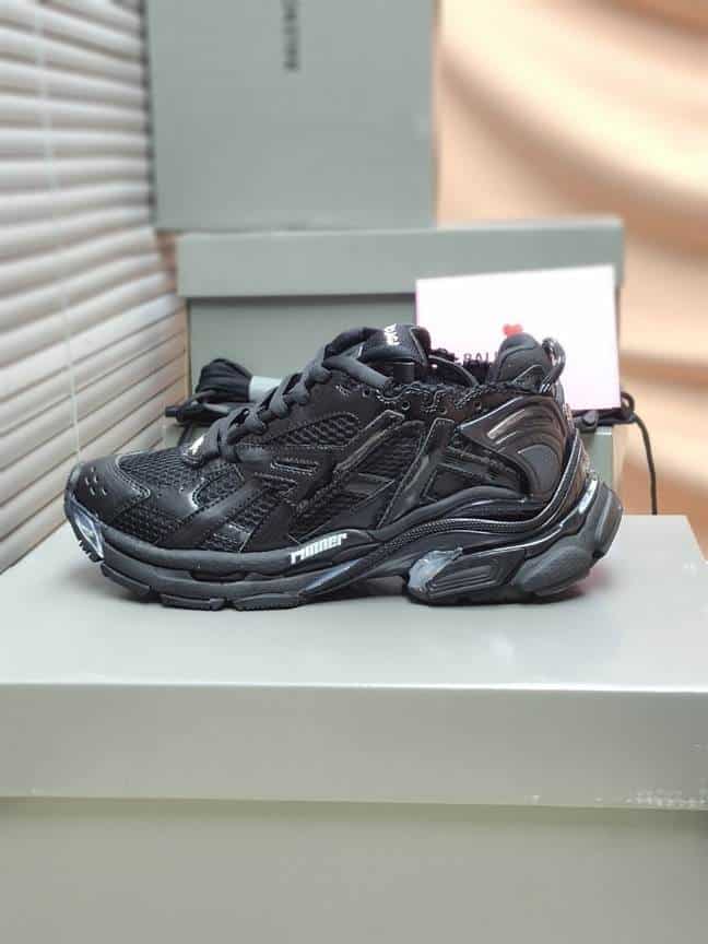 Ba*len*cia*ga men's runner sneaker - bb178