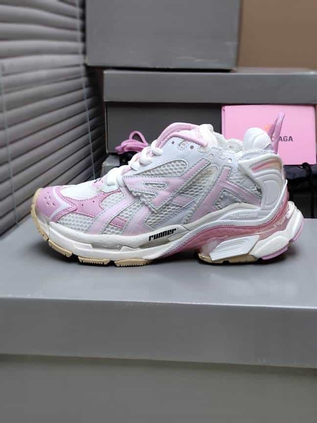 Ba*len*cia*ga men's runner sneaker - bb177