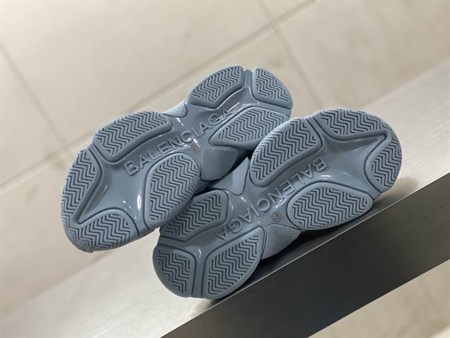 Ba*len*cia*ga triple s sneaker  - bb175