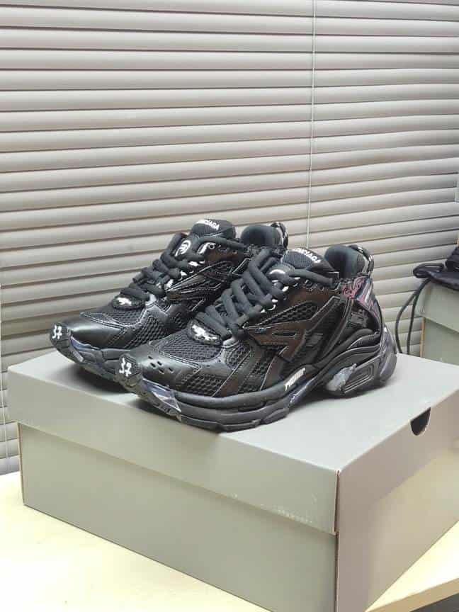 Ba*len*cia*ga men's runner sneaker - bb178