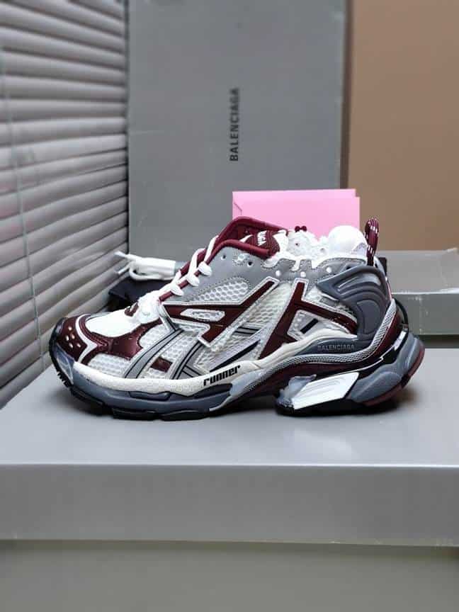 Ba*len*cia*ga men's runner sneaker - bb180