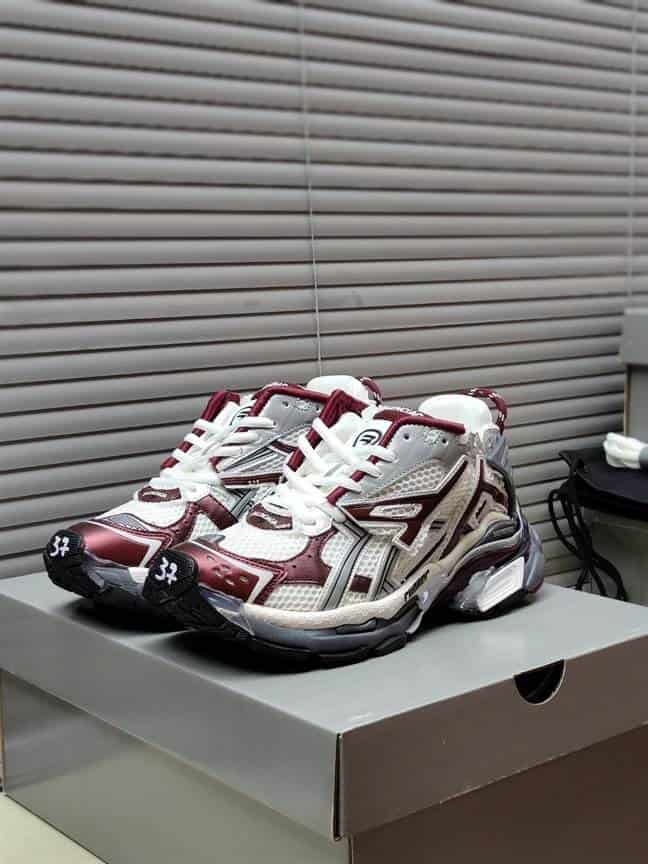 Ba*len*cia*ga men's runner sneaker - bb180