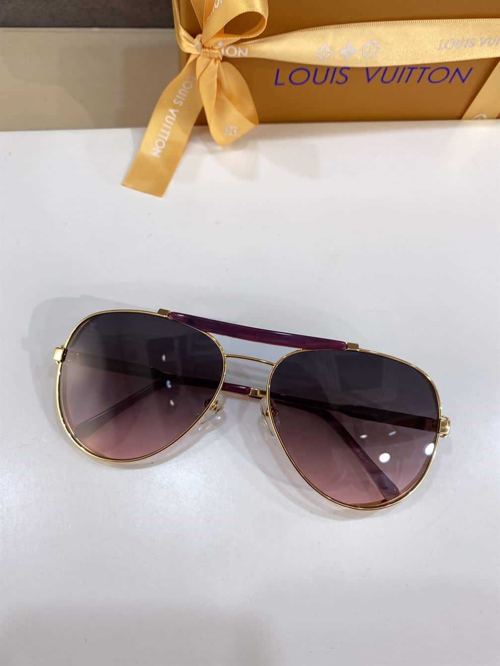 LV SUNGLASSES - GLVT28