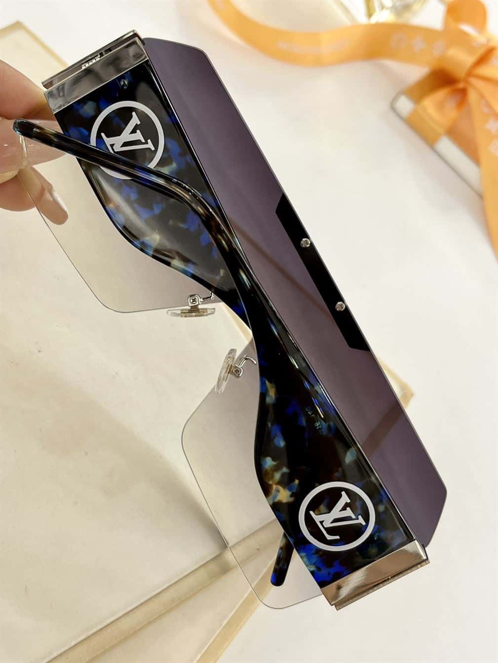 LV SUNGLASSES - GLVT09