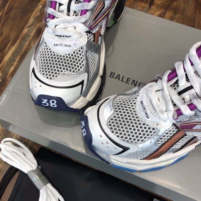 Ba*len*cia*ga men's runner trainers in grey - bb207